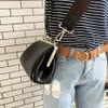 Nya 2021 påsar för kvinnor Casual Viantage Clip Shoulder Påsar med bred band Kvinnlig designer Handväska Crossbody och Purse205o