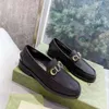 Czarny patent skórzany okrągły fartuch palce luksusowe projektanci metalowe literę płytkę o niskim obcasie dla kobiet mokasyna buty na buty buty Flats Rozmiar 35-42