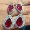 Orecchini a bottone Huitan a forma di pera rosso CZ Orecchini pendenti da donna per la festa di anniversario di matrimonio Colore argento scintillante Orecchino appeso Gioielli di lusso YQ240129