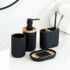 Uppsättningar badrumstillbehör tvål lotion dispenser tandborste hållare tvål maträtt tumbler pump flask kopp trä svart eller vit