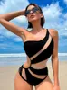 Damen-Bademode In-X Sexy One-Shoulder-Einteiler-Badeanzug Mesh-Patchwork-Bademode Frauen 2023 Neuer Ausschnitt-Badeanzug Schwarzer Bodysuit Strandkleidung T240129