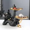 Liegender schwarzer französischer Bulldoggen-Butler mit doppeltem goldenen Metalltablett, Hundestatuen und Skulpturen, Raumdekoration, Heim-Butler-Statue, Ornament 240127