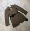 Blazer da donna firmato Giacca con bottoni firmata Lettera triangolare invertita abbinata alla moda Giacca lunga in nylon Giacca superiore