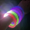 10/20/30/40/50/60 PCS LED bileklik bilekliği Karanlık Partide Parti Malzemeleri Neon Light Up Bilezik Oyuncakları Düğün Dekorasyonu 240118