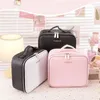 Aufbewahrungsboxen Makeup Train Case mit 3 Farben einstellbarer Helligkeit LED-Spiegel Kosmetik Reiseteiler Kulturbeutel für Damen