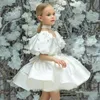 Witte satijnen Kleine kinderen Verjaardagsfeest Bloemjurken Sheer Necked Pearls Tule kralenmeisje Pagentantjurk Princess Queen Huwelijksjurken 403