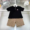 Neue Kinder-T-Shirts, Baby-Trainingsanzüge mit aufgesticktem Logo, Größe 100–150, Sommer-Revers-Polo-T-Shirt und Shorts mit Gitterdruck, 20. Januar