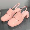 Sandaler patentläder kvinnor hög klack söt rosa slip på baksidan randbanan designer härliga lata skor höjd ökar