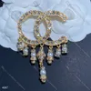 New Luxury Pearl Pendant Brooches Diamond Letter Designer Pins Ladies Corsage Tassel Crystal Brooch Jewelry