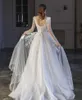 Abito da sposa vintage da donna A Line Sweetheart maniche lunghe Abiti da sposa Paillettes Appliques Bottoni ricoperti Abito da treno su misura Abiti da sposa su misura