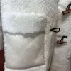 Vestes d'hiver avec boutons en corne de fourrure pour femmes, vêtements d'extérieur pour dames, manteau en Faux agneau, veste longue en peluche, 2024