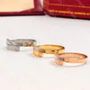 Anelli di design per le donne Anello con ciondolo alla moda Anello di fidanzamento per donna di alta qualità Squisito anello nuziale personalizzato Gioielli incolore