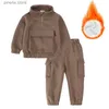 Bekleidungssets Winter-Kinderkleidung Baby-Fleece Langarm-Set Kinder-Pullover mit Stehkragen Plüsch und dicke Isolierung Sport zweiteilig