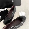 High quality Womens fashion Dress Shoes luxury Designer travel Sandals Flat heel Summer Lovely black gift Leather Walk sneaker Outdoors sexy men Casual shoe with box