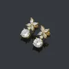 2023 Luxury Diamond Stud Branded Logo Grave Jewelry Lady Studs Trendy Designer örhängen rostfritt stål silver elagant kvinnor SMA210s