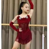 Stage Wear Vêtements de danse latine 2024 Jupe Automne et hiver Réseau Costume d'entraînement rouge Ensemble de pompon haut de gamme pour filles