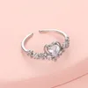 Anelli a grappolo Fiore alla moda con strass per le donne Anello a forma di cuore con zirconi regolabili in cristallo squisito