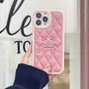 iPhone 15 Pro Max Designer Stamping Phone Case for Apple 14 Plus 13 12 11 Luxury PU Leather Foil Embossing Print Milly White Diamond Pattern Back Cover Coque Fundas Pink