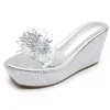 Pantofole Casual Low String Bead Scarpe da donna con piattaforma su zeppa Peep Toe Glitter Slides Mules con tacco Luxury Jelly High