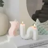 2pcs Kerzen kreative Wollkugel Kerze Home Dekorative Kerze U-förmige geometrische duftende Kerze Regenbogen Brückenzimmer Dekor Aroma Kerzen Dekor Dekor