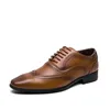 Klänningskor TAN Tjock Bottom Men's Formal Luxury Heels Söta stövlar Man Sneakers Sport Tenisse Specialerbjudanden äkta märke