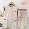 2024 Nuovo completo per bambini Trendy 3D Cardigan a maniche lunghe Set da ragazzo in due pezzi Set da ragazzo alla moda