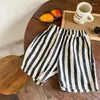 Pantaloni 2024 Pantaloncini a righe verticali per bambini estivi Pantaloni dritti al ginocchio alla moda per ragazzi e ragazze