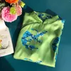 Blouses pour femmes 2024 Printemps Chinois Rétro Tang Costume Vert Petite Chemise À Col Montant Manches Neuf-Quarts Sable Lavé Soie Femmes