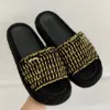 Calidad superior Logotipo de letra tejido a mano Plataforma Zapatillas planas Diapositiva Estilo de vacaciones Sandalia con punta abierta Zapatos planos de playa Zapatillas de diseño de lujo para mujer Negro Blanco