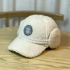 Gorras de bola Lana de cordero japonesa Protección para los oídos Sombrero de béisbol Espesado Cálido Tendencia de invierno Versátil Hombres y mujeres Gorra de ocio al aire libre Gorras