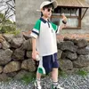 衣料品セット韓国の子供の服若年男の子スーツ夏2pcs衣装綿ターンダウンカラーTシャツトップとショートパンツトラックスーツ