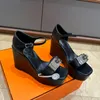 High Heels Sandalenkeilplattform elegante Frauen Sommer Sandalen Designer Pailletten Palmar Muster Runde Open Toes Top -Quality Leder -Außensohle