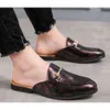 Mode luxe noir et rouge demi-cuir chaussures hommes pantoufles décontracté social plat mocassin Homme robe chaussure Chaussure