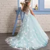 Robes de fille robe à fleurs bleu clair manches courtes avec mignon papillon balayage fête de première Communion robes