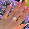 Pierścień Pierścień zaręczynowy MOISSANITE 925 Srebrny Diamentowy zestaw z diamentami Oficjalne reprodukcje Diamond Luksusowy kryształowy rozmiar europejski z pudełkiem 006