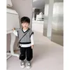Set di abbigliamento Completo da ragazzo 2024 Versione coreana autunnale del bambino in stile occidentale casual in tre pezzi bello