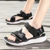 Slyckare nummer 46 38-44 Svarta tränare för män inomhus vardagsrumskor glans sandal sneakers sportteknologi