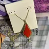 Кен данДизайнер Кендрас Скоттс Ювелирные изделия k Ожерелье из красного халцедона Алекс Простая и модная розово-красная шейная цепочка с геометрическим бриллиантом и белым диском в виде ракушки Цепочка для свитера