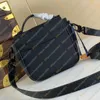 Män designer väskor pico s lås väskor messenger väskor crossbody handväska tote axelpåsar topp spegel kvalitet m83148 m83163 handväska påse