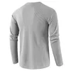 Mode gaufré coton t-shirt hommes 2023 automne coupe ajustée à manches longues Henley t-shirt hommes Streetwear décontracté couleur unie t-shirt 240119