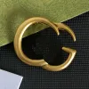 2024 NYA WOMENS BROOCH GOLD Märke Luxurys Desinger Brosch Women Pearl Letter Brosches Suit Pin Fashion Jewelry Clothing Decoration Högkvalitativ tillbehör