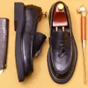 Italien Tassel Mäns loafers äkta läder elegant bröllop rund huvud casual klänning sko brun svart slip-on manlig skor