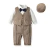 Baby Boys Gentleman Outfits passar Klädfjäder och höstbarn Rompers Jacket Hat Suit Baby Boy kläder 240123