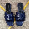 YL Designer Slippers Slippers Women's Sandals الكلاسيكية الكلاسيكية بسيطة ومريحة ومصممة أحذية شاطئ رومانية غير رسمية