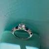 링 디자이너 반지 고급 쥬얼리 반지를위한 고급 보석 반지 다이아몬드와 함께 여성 반지 간단한 분위기 생일 선물 약혼 반지 세련된 기질 다목적