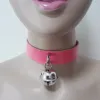 Torques vrouwen nieuwe sexy punk choker ketting riem handgemaakte rose roze lederen kraagstudie klinknagel hot rock goth tinkle bell torques