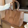 2024 Bolso de diseñador de lujo para mujer bolso de mano grande moda a estrenar bolsos de hombro de cuero para mujer