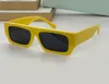 Occhiali da sole giallo rettangolare con lente grigio scuro da uomo da uomo sfumature sonnenbrille sfumature sunnies gafas de sol uv400 occhiali con scatola