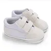 Pasgeboren Baby Jongens Meisjes Babyschoenen Luxe Designer Kinderen Peuters Baby Lace Up PU Sneakers Baby Prewalker Zachte zool Witte schoenen 0-18 maanden