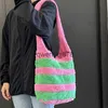 Sacs à bandoulière Fasion coréenne Plus pour femmes Designer de luxe et sacs et sac à main 2023 nouveau en fausse fourrure imitation laine d'agneau rayé Soulderqwertyui879